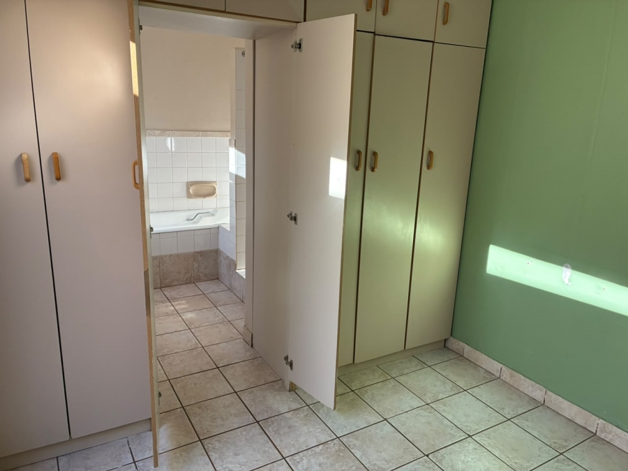 4 Bedroom Property for Sale in Fairy Glen Western Cape